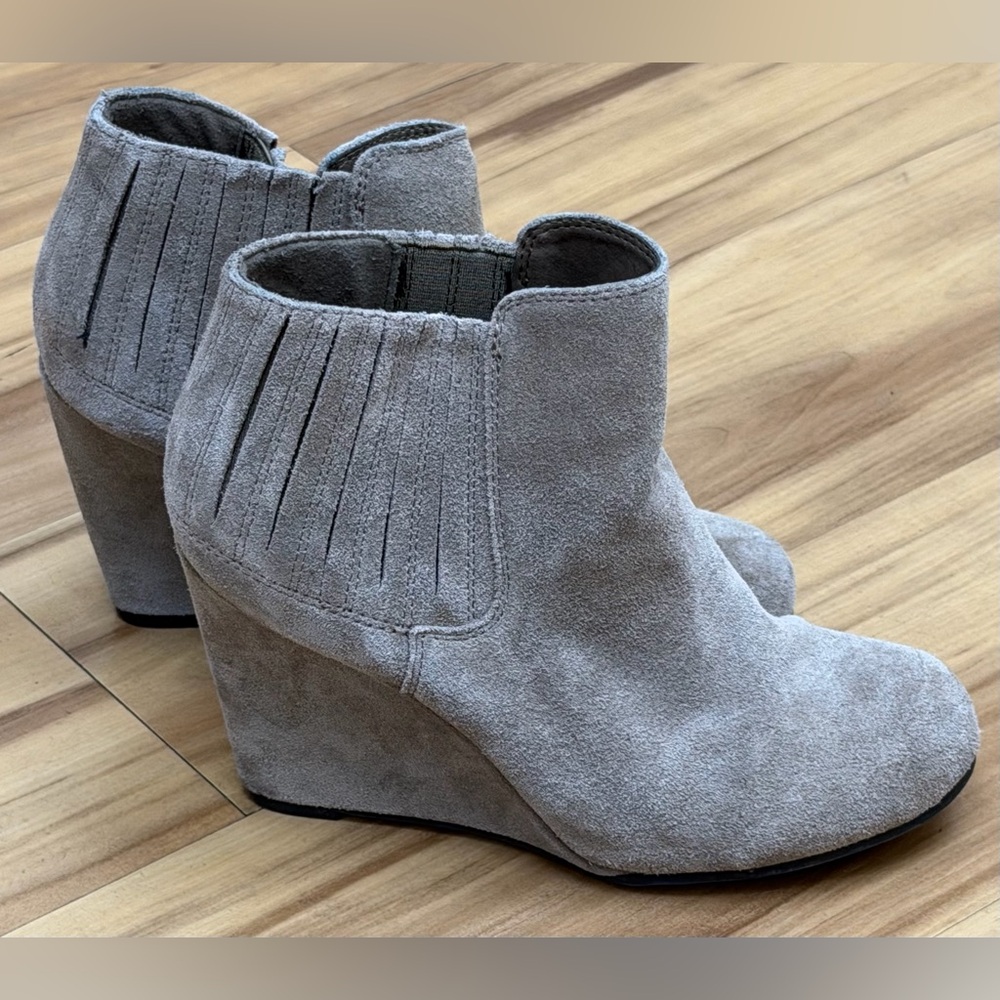 Lauren Blakwell Elegant Suede Ankle Booties in Gray